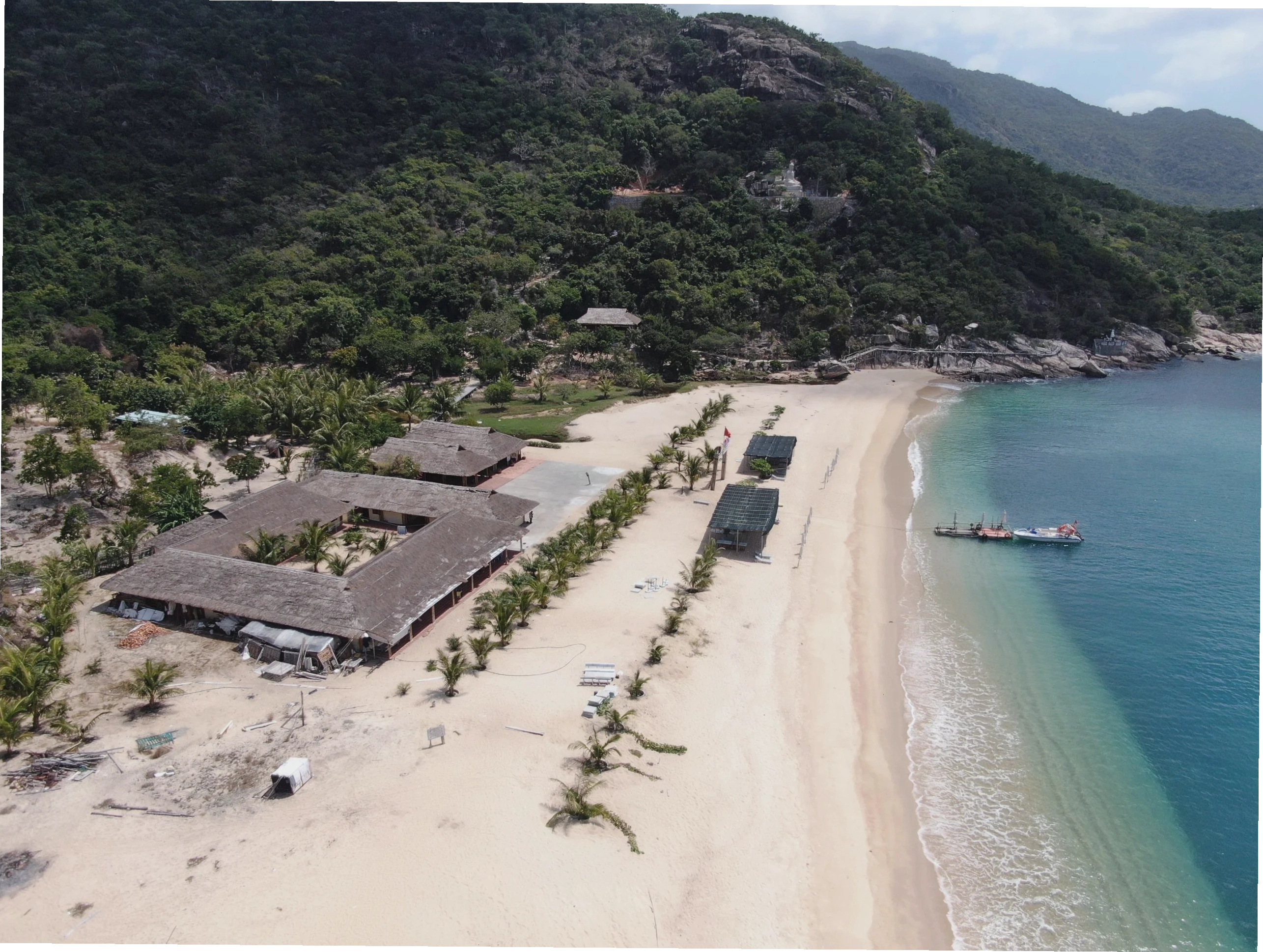Vịnh Vân Phong nhìn từ trên cao