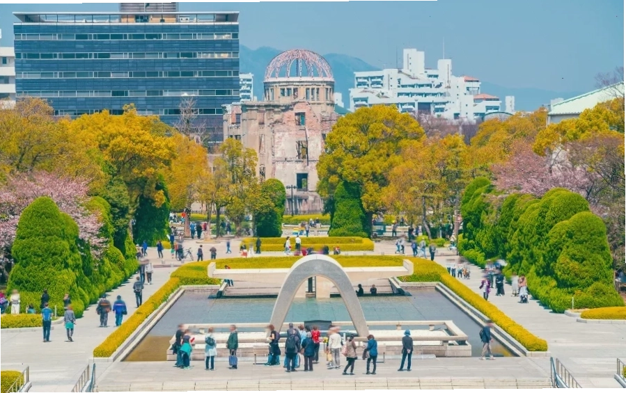 Vòm bom nguyên tử Hiroshima Peace Memorial Park dưới ánh nắng