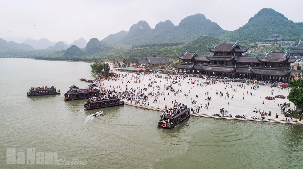 Vườn Cột Kinh tại Chùa Tam Chúc
