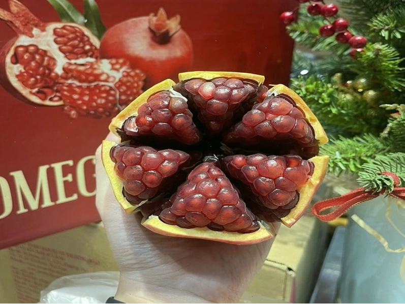 Vườn lựu Vạn Mẫu rực rỡ sắc đỏ