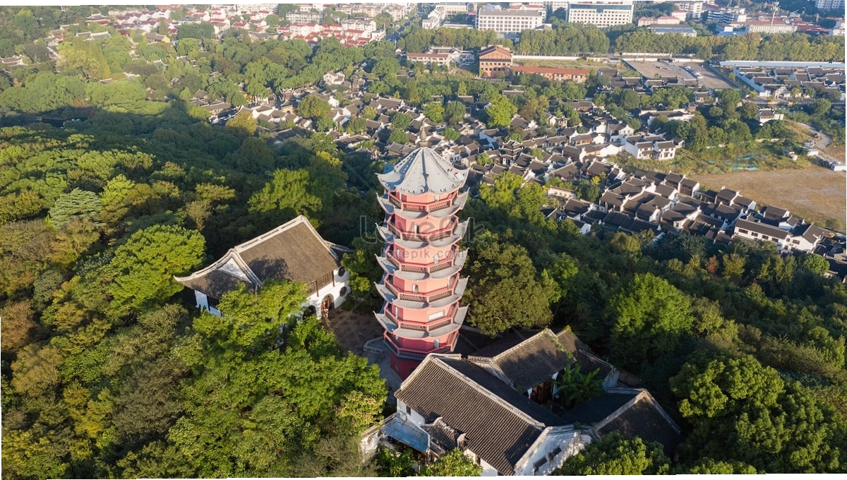Vườn Tích Huệ với cây cối xanh tươi và kiến trúc cổ