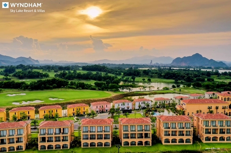 Wyndham Sky Lake Resort & Villas nhìn từ sân golf