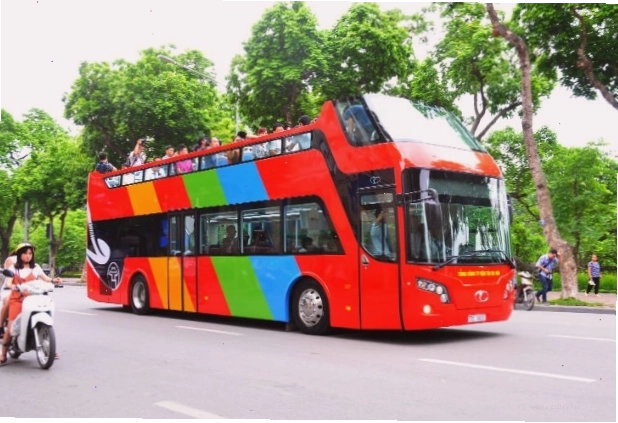Xe buýt hai tầng khám phá Hà Nội
