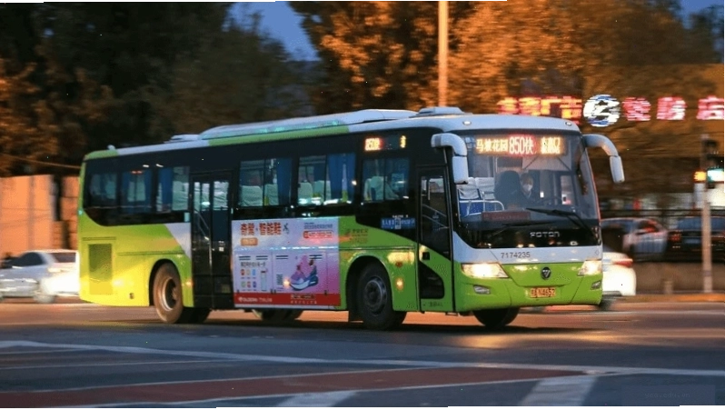 Xe buýt là phương tiện giá rẻ tại Bắc Kinh, Trung Quốc, thuận tiện di chuyển đến các điểm tham quan