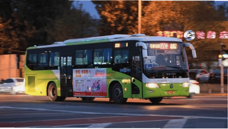 Xe buýt là phương tiện phổ biến để di chuyển đến Vạn Lý Trường Thành từ Bắc Kinh