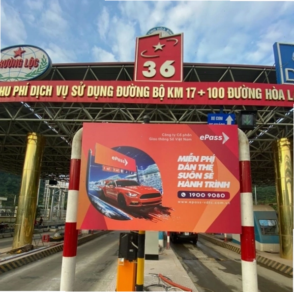 Xe container ra vào cảng biển