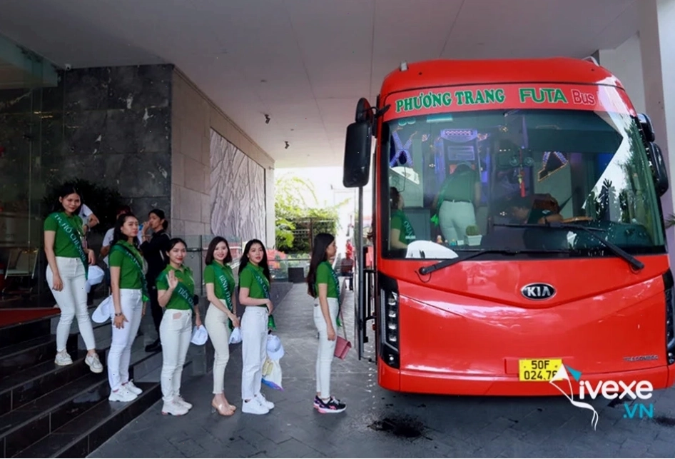 Xe khách Phương Trang trên đường di chuyển