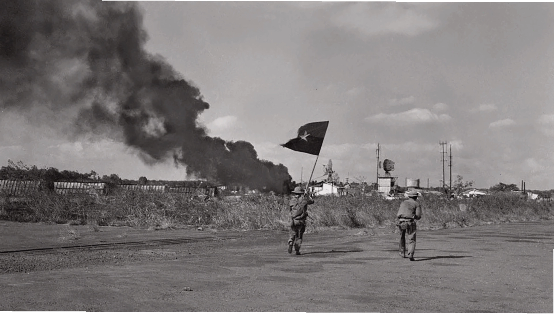 Xe tăng quân giải phóng tiến công giải phóng Buôn Ma Thuột năm 1975.