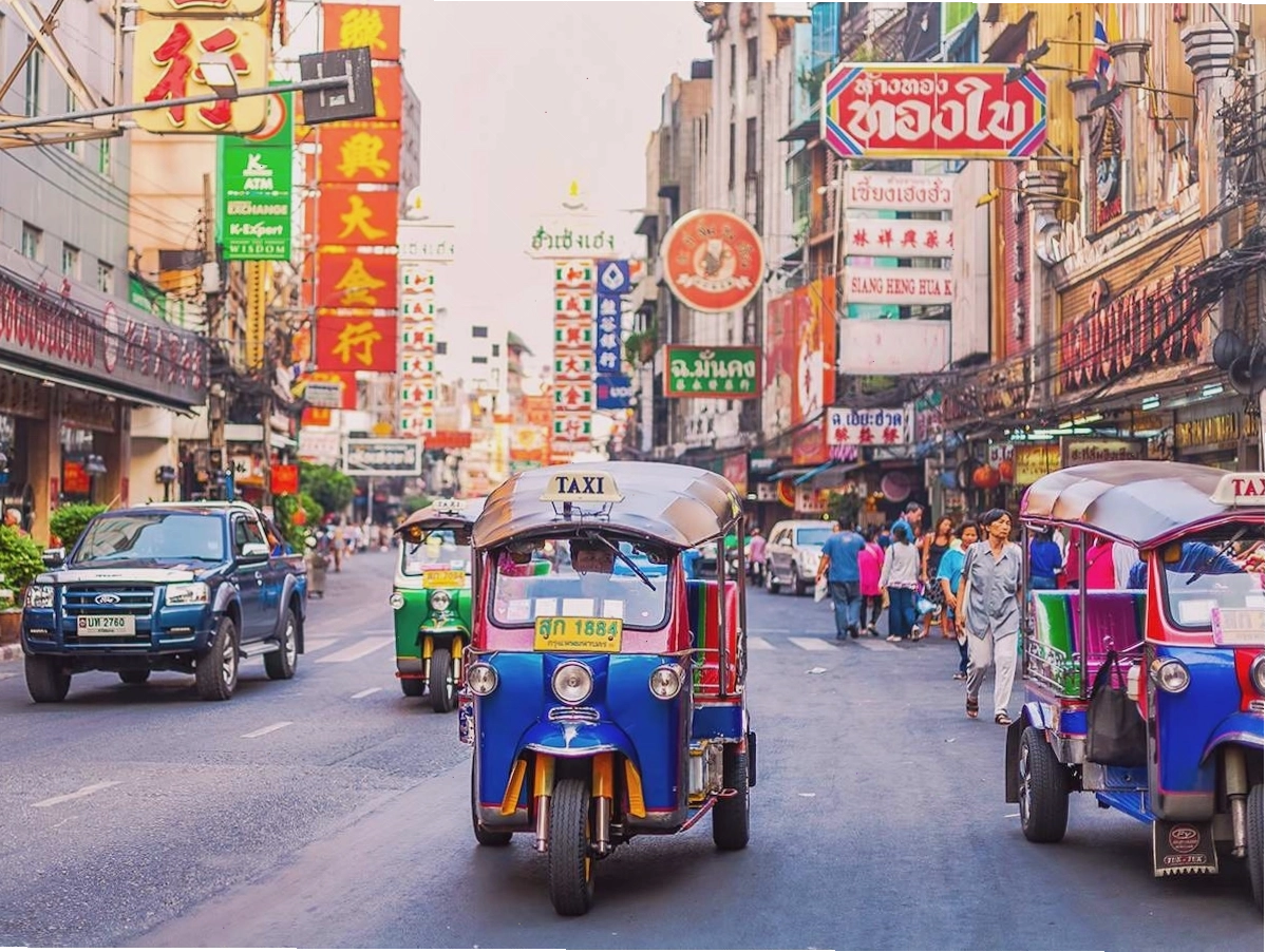 Xe tuk tuk đặc trưng của Thái Lan