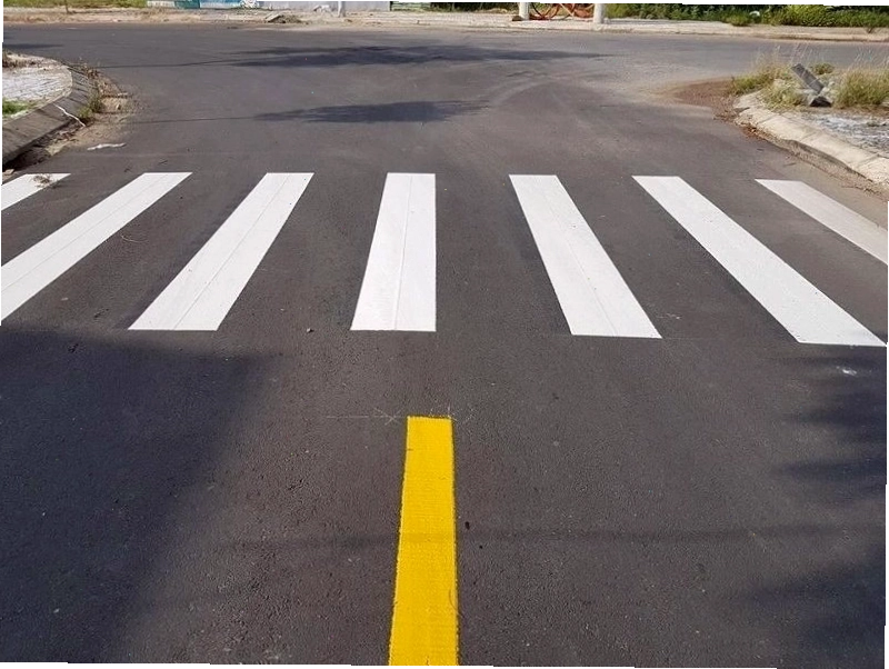 Ý nghĩa của vạch kẻ liền sát vỉa hè các tài xế mới nên biết